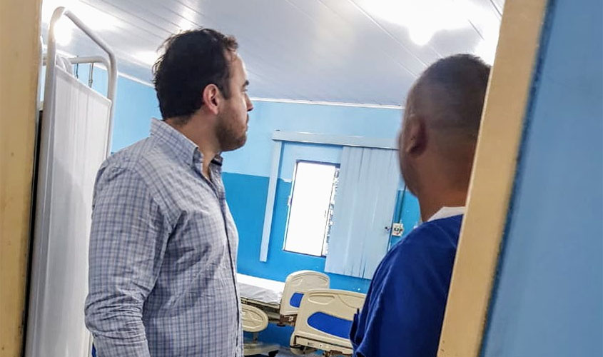 Márcio Oliveira fiscaliza UPA da zona Leste e faz exigências à Prefeitura