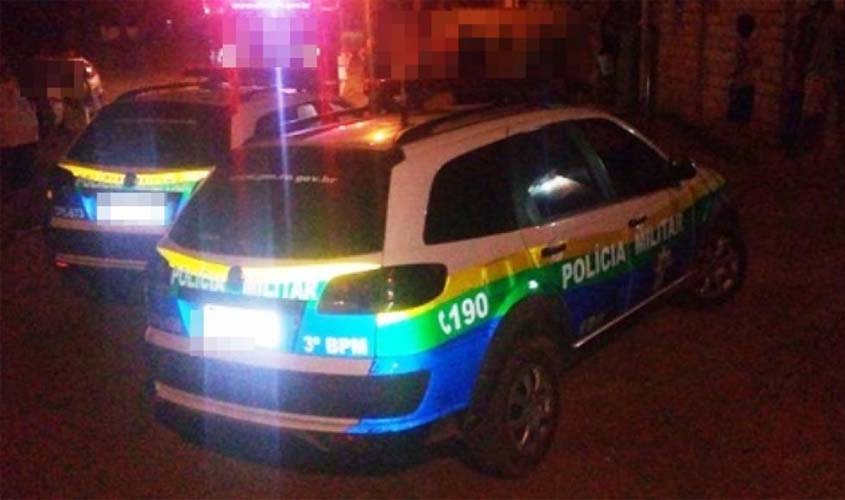 Homem reage com fúria ao ver ex-namorada reatando com o marido e tenta matar os dois a tiros