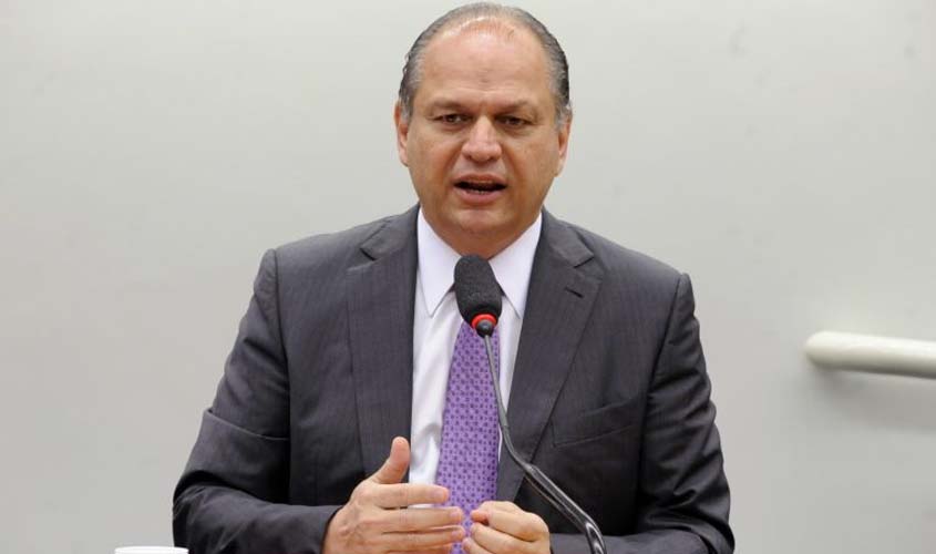 Médicos e deputados defendem volta imediata às aulas presenciais no Brasil