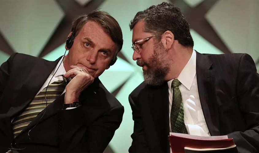 Vira-latismo brasileiro: de complexo a orgulho