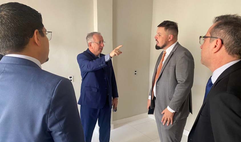 OAB-RO vistoria obra da primeira sala de estado maior de Rondônia