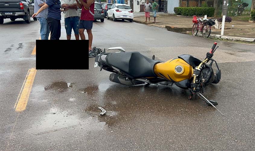 Motociclista fica ferido em colisão no centro