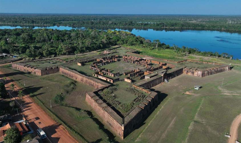 Grupo do ET Bilu tenta avançar sobre a floresta em RO 