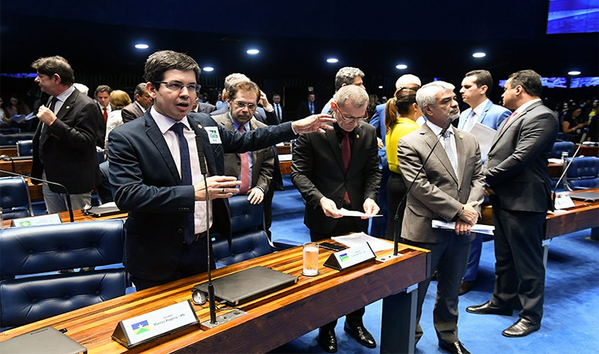 Oposição pede convocação de Paulo Guedes para explicar fala sobre AI-5