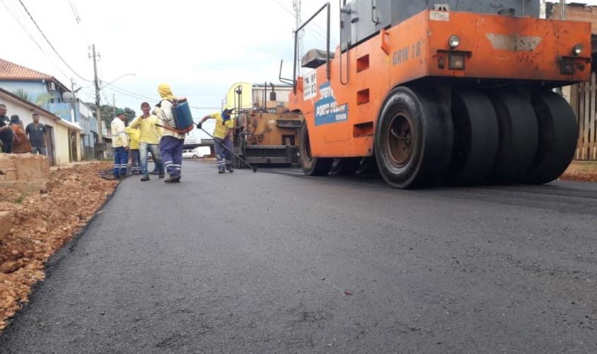Pavimentação avança em mais dois bairros da capital