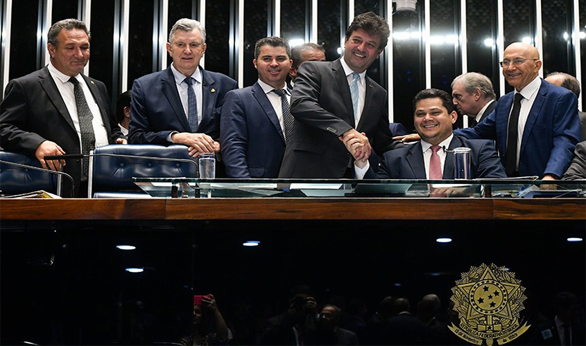 Plenário do Senado aprova novas regras para revalidação de diploma médico