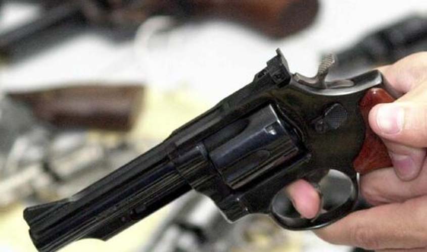 Homens negros são principais vítimas da violência armada no Brasil