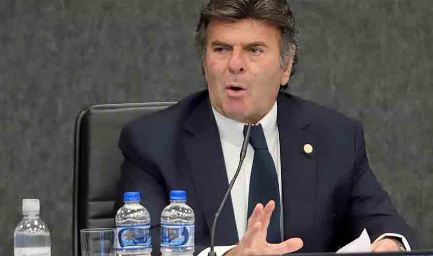 Fux exonera secretário que tentou reservar vacinas da Fiocruz para ministros do STF e servidores