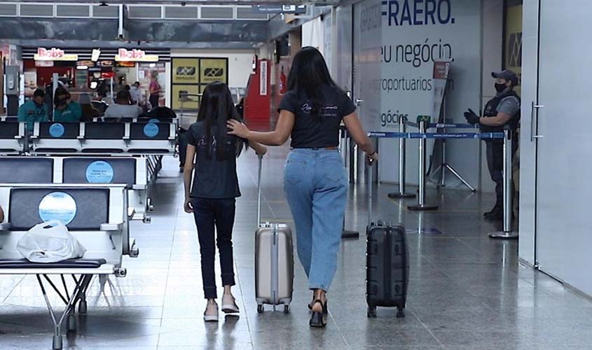 Viagens com crianças e adolescentes devem atender alguns requisitos