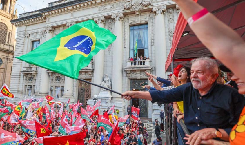 Aplicativo de relacionamento busca unir casais em posse de Lula em Brasília