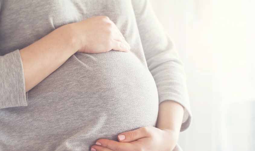 Revelia da empresa garante estabilidade gestacional a frentista