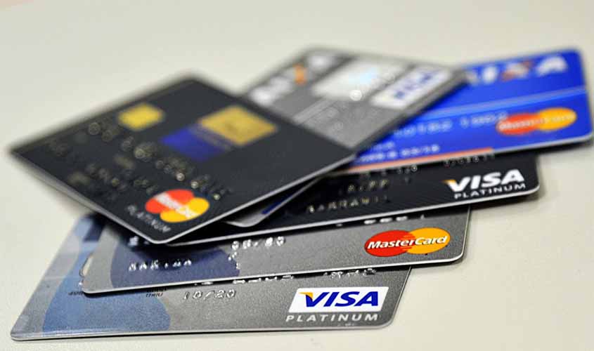 Juros do cheque especial e do rotativo do cartão sobem em dezembro