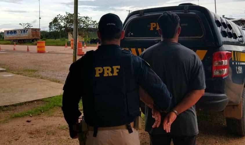 Em Porto Velho, PRF prende foragido durante abordagem a ônibus