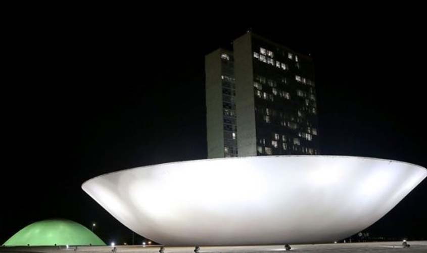 Pensão paga a filhas solteiras de ex-parlamentares e ex-servidores é absurda?