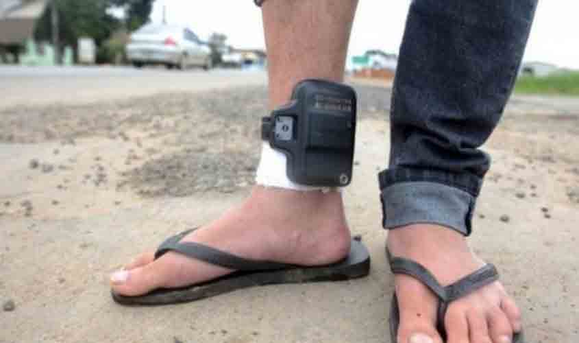 Há quase 01 ano, centenas de apenados estão usando tornozeleiras com defeito ou desligadas e empresa de monitoramento não soluciona problema