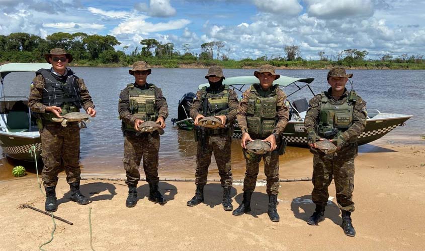 POLÍCIA MILITAR APREENDE TRACAJÁS, REDES E ARMAS EM OPERAÇÃO AMBIENTAL NO RIO GUAPORÉ