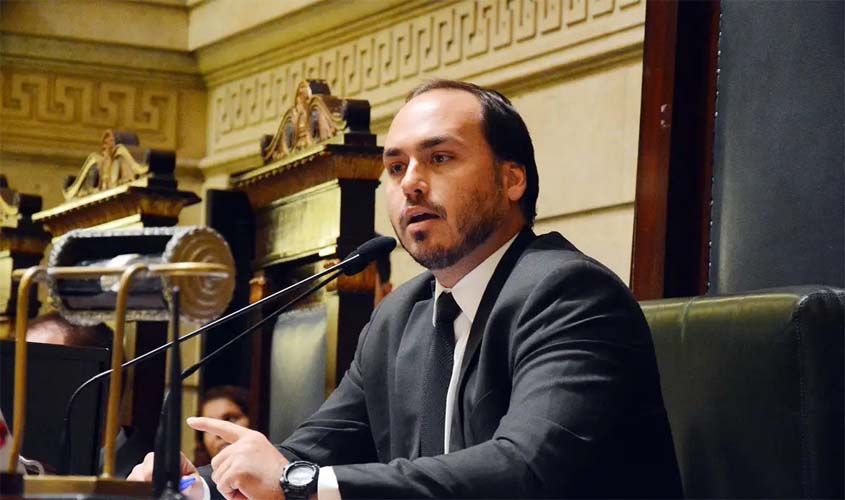 Carlos Bolsonaro é alvo da PF em operação sobre uso irregular da Abin