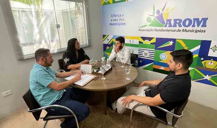 AROM recebe prefeito para fortalecer cooperação e debater projetos
