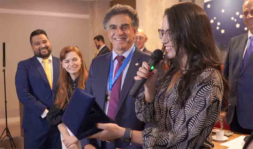 Ministro do TST recebe medalha Ney Leal e destaca fortalecimento da Justiça na Amazônia