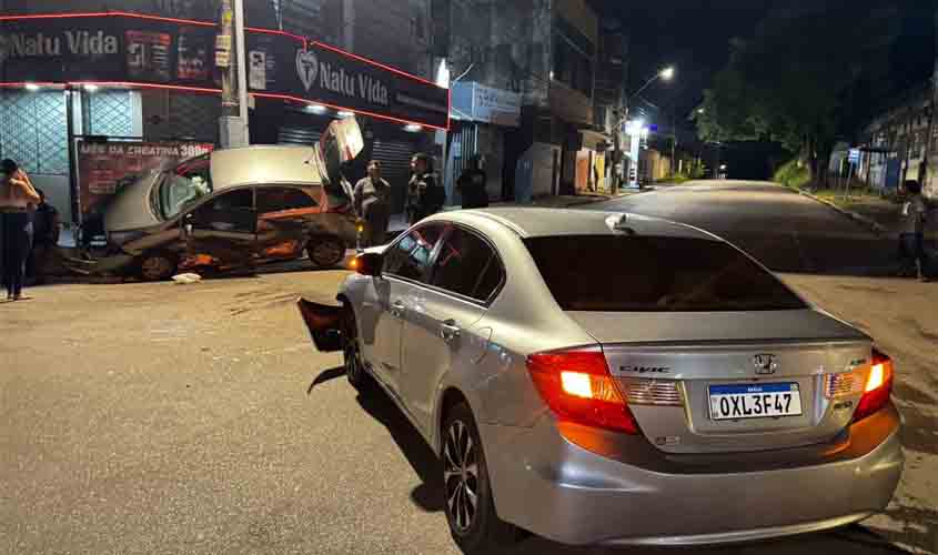 Grave acidente entre dois carros deixa motorista em estado de choque no centro de Porto Velho