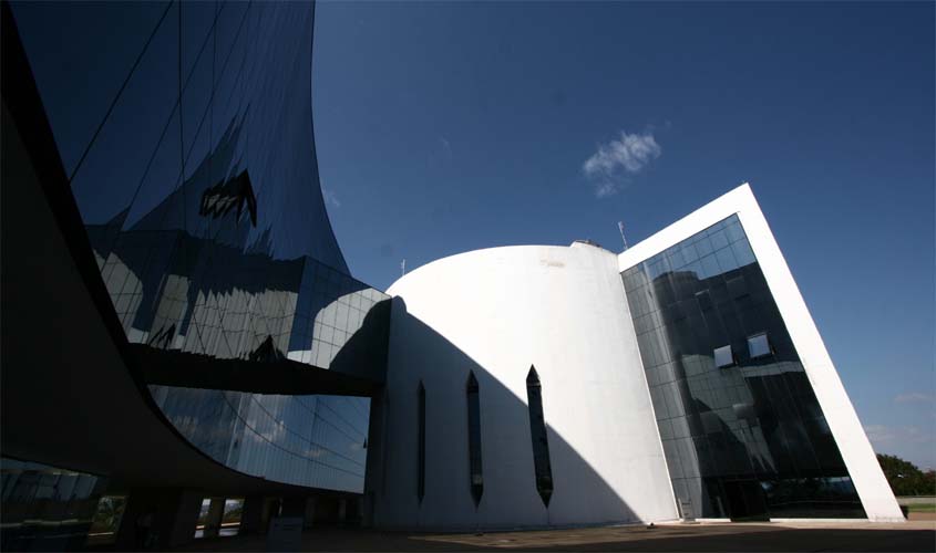 STF rejeita ação contra renovação automática da CNH