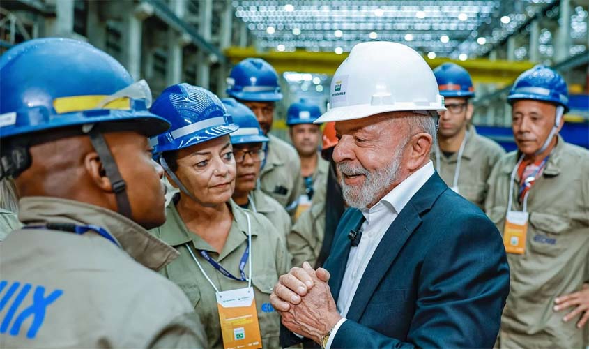 Lula avança rumo à vitória em 1º turno com ajuda de Kassab