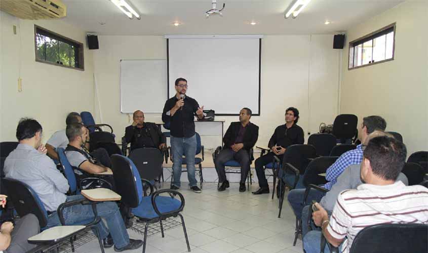 Deputado Anderson visita Instituto de Criminalista e conhece necessidades