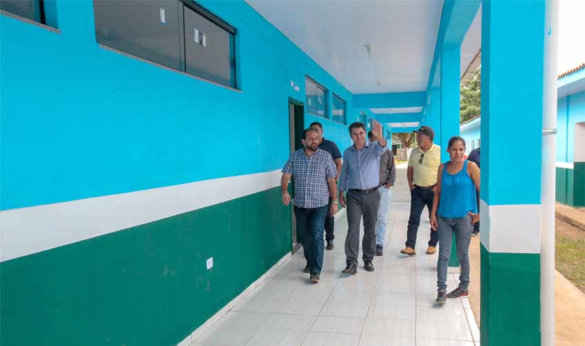Laerte participa de inauguração de salas construídas com suas emendas em São Domingos