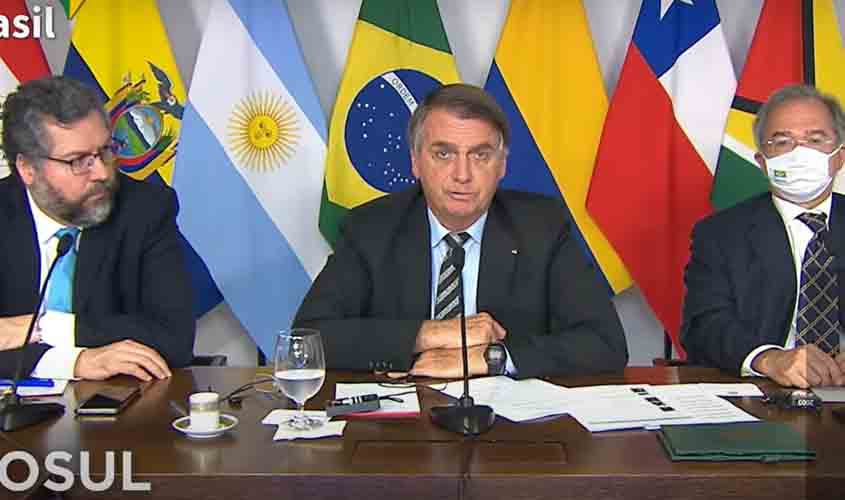 Bolsonaro troca seis por meia dúzia