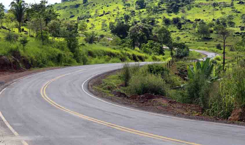 DER elimina problemas de trafegabilidade da rodovia 464, sentido ao município