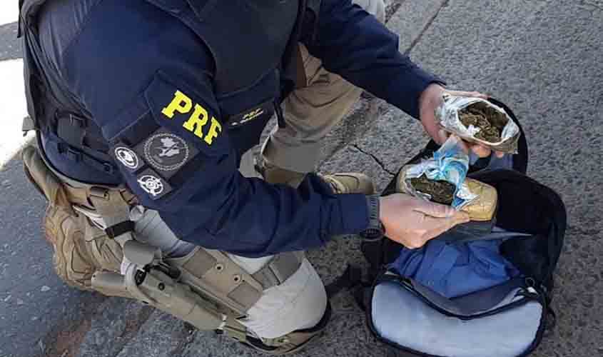 Em Porto Velho/RO, PRF flagra menor com 2 kg de maconha