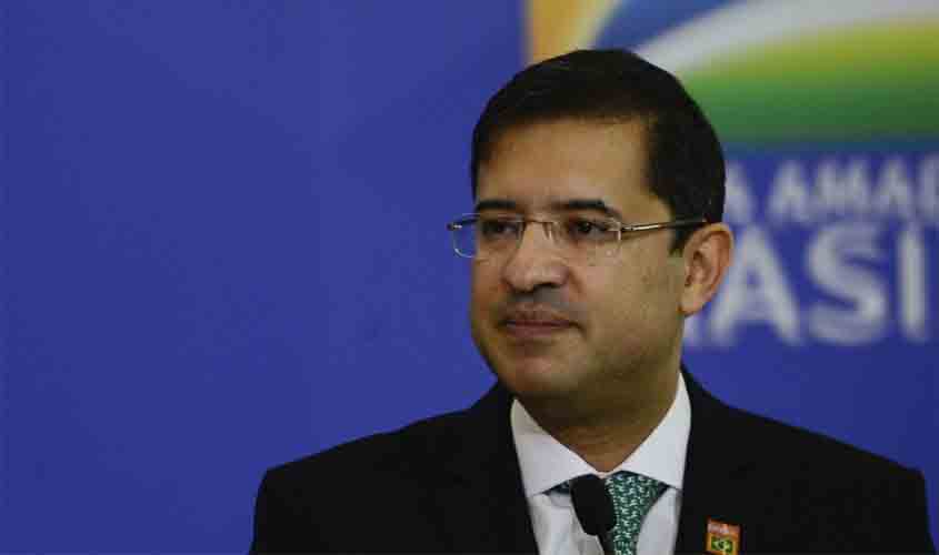 Advogado-geral da União pede exoneração do cargo