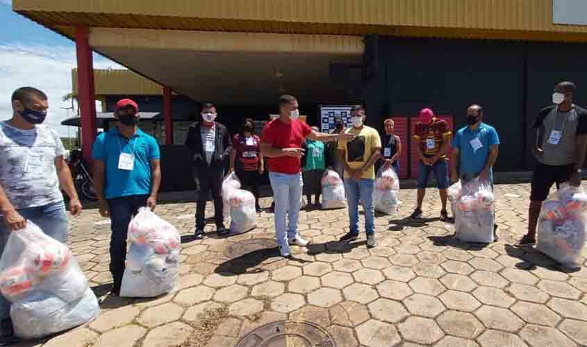 Quarenta escolinhas recebem material esportivo de emenda do deputado Jair Montes