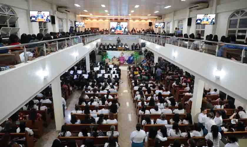 Prefeito Hildon Chaves prestigia culto de jubilação do pastor Joel Holder