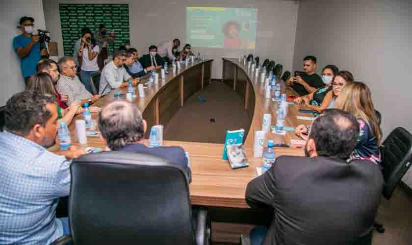 Critério etário para dispensa de bancária é considerado discriminatório