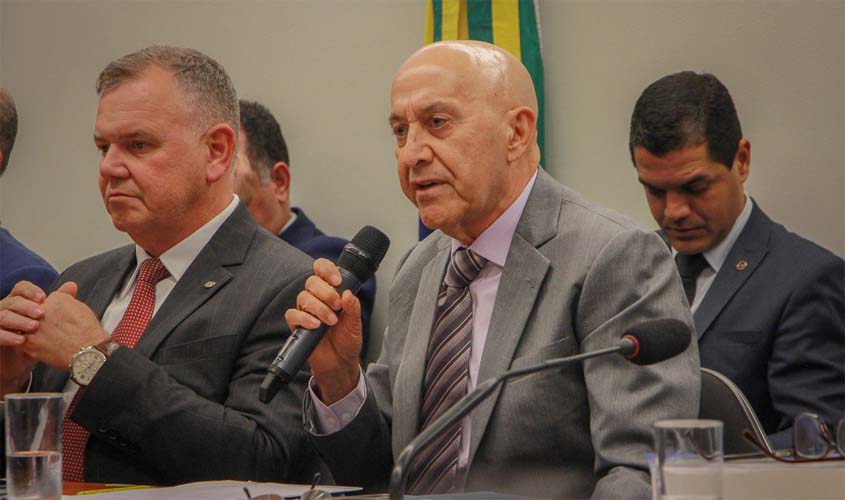 Senador Confúcio Moura fala aos prefeitos de Rondônia e reafirma a sua vocação municipalista