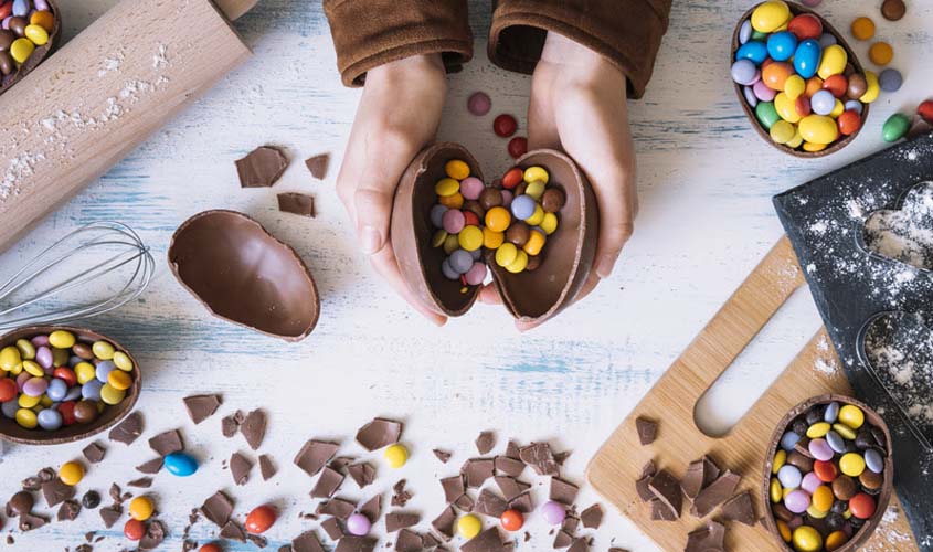 Páscoa: ovos quebrados ou derretidos devem ser trocados; conheça os direitos do consumidor