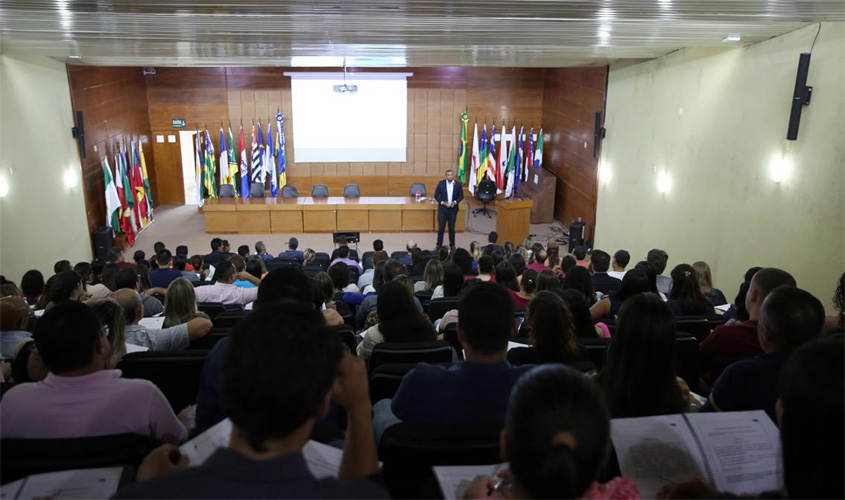Gestores e servidores participam de curso realizado pelo TCE-RO sobre planejamento de contratações públicas