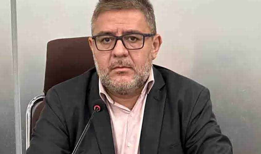 Vereador Fogaça solicita recuperação de via no Bairro Industrial