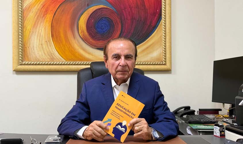 Dr. Aparício Carvalho lança livro sobre transformação na educação