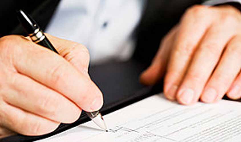 Afastada aplicação do CDC a contrato de fiança que tinha administração pública como beneficiária