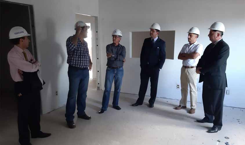 Magistrados acompanham obra do novo Fórum da capital