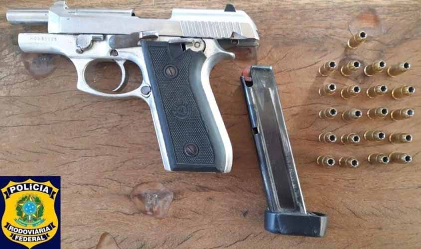 PRF prende dupla com arma de fogo