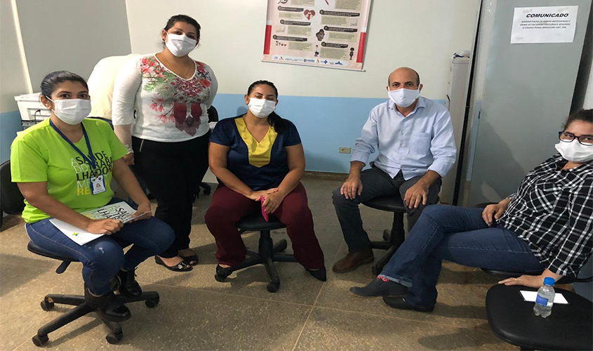 Ismael Crispin se reúne com servidores da saúde em São Miguel do Guaporé