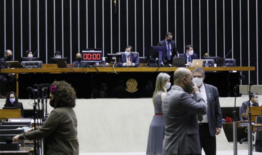 Deputados aprovam MP que permite redução de jornada e de salário durante pandemia; texto segue para o Senado
