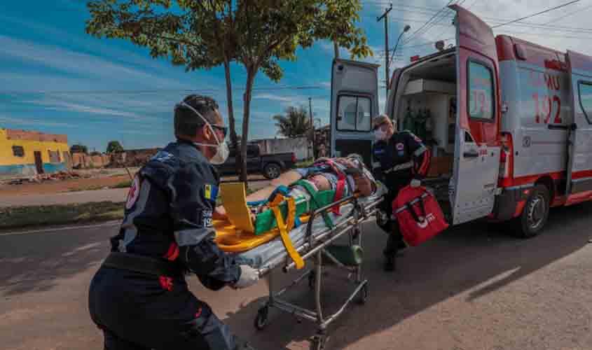 Simulação de acidente chama atenção para cuidados no trânsito