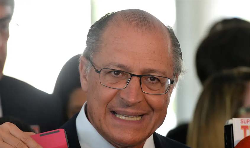 Alckmin critica clã Bolsonaro sobre caso Master