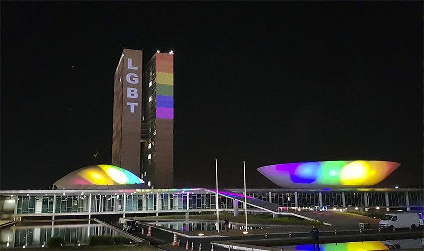 Senadores celebram Dia Internacional do Orgulho LGBTI  o