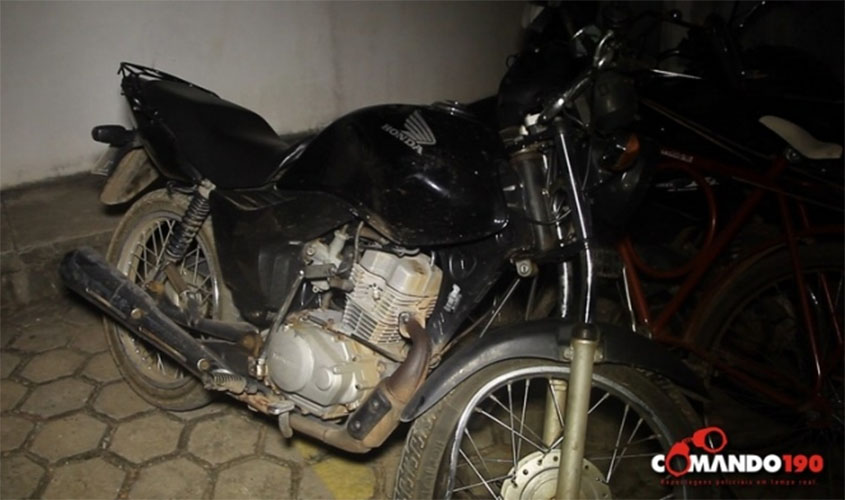 PM recupera motocicleta após furto e prende suspeitos