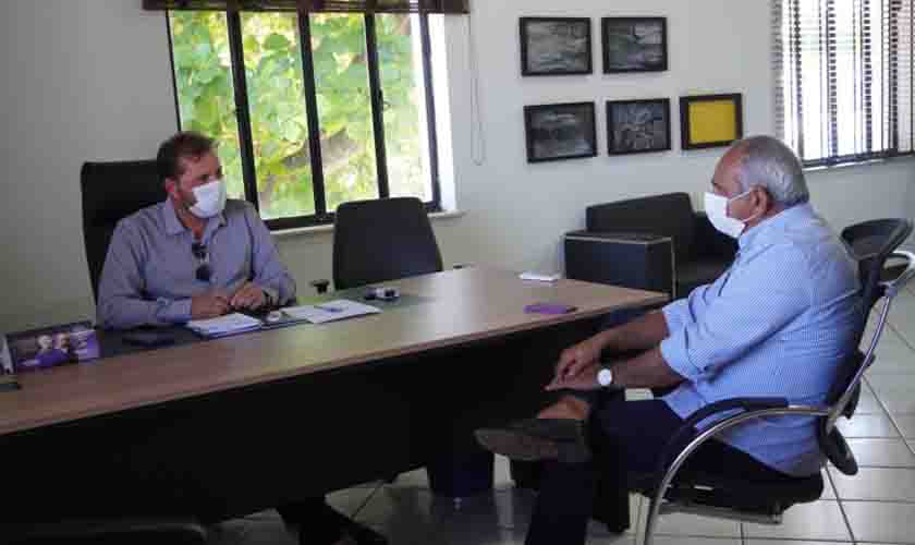 Ex-prefeito faz visita de cortesia a Hildon Chaves